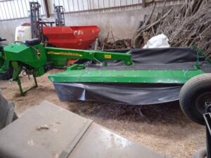 Faucheuse conditionneuse John Deere 331