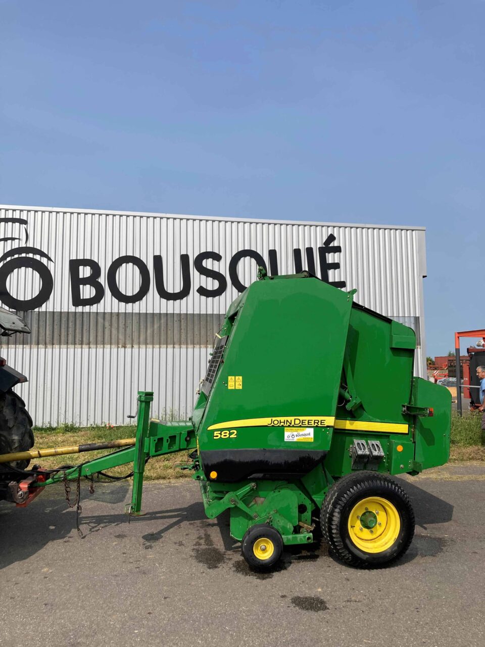 Presse à balles rondes John Deere 582 © Ets Bousquié