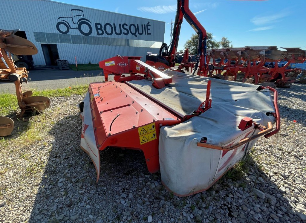 Faucheuse conditionneuse Kuhn FC 283 GII © Ets Bousquié