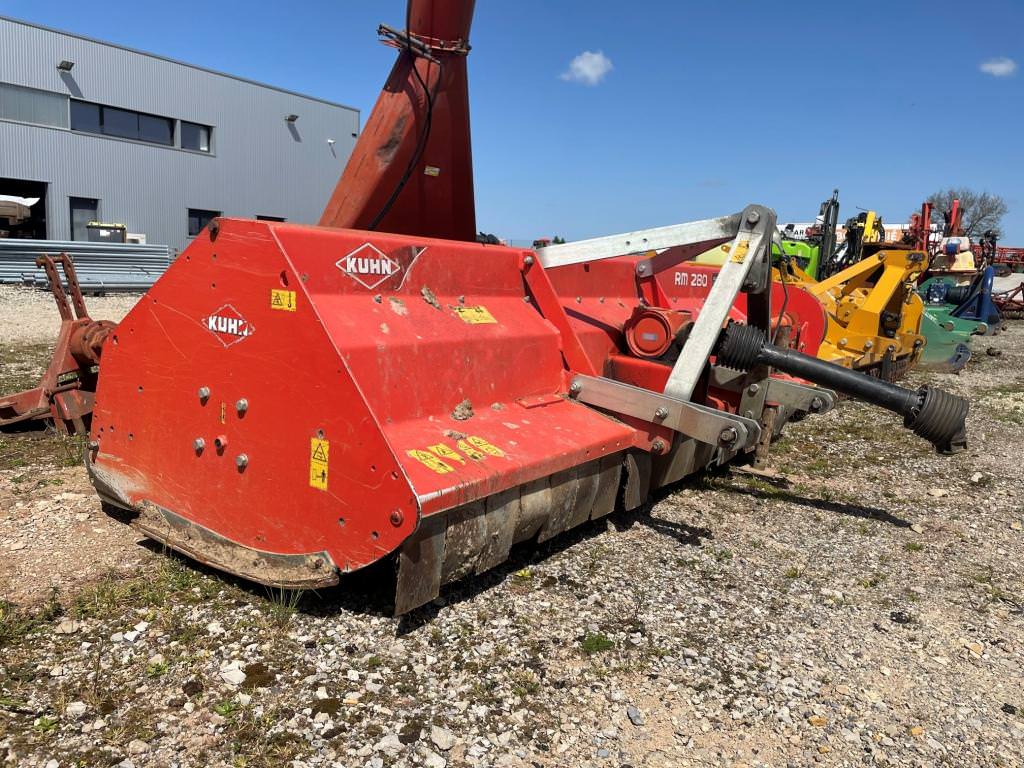 Broyeur à axe horizontal Kuhn RM 280 © Ets Bousquié