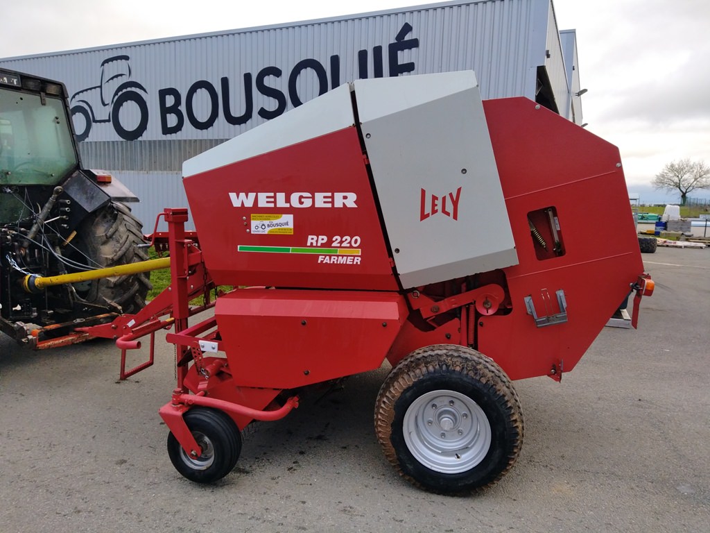 Presse à balles rondes Lely-Welger RP220 © Ets Bousquié